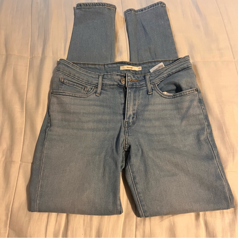 Levi’s 711 Skinny Jeans